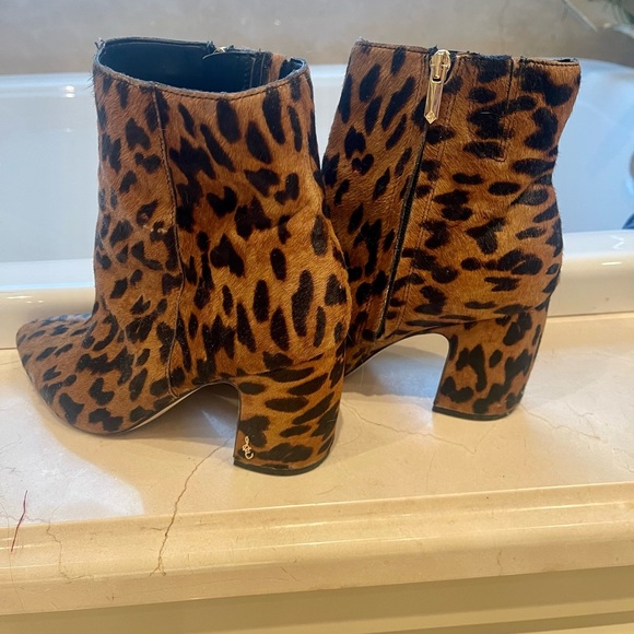 Calf hair leopard print boots. - Picture 6 of 6